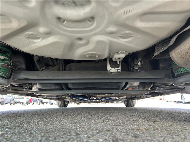 プリウス Ｓ　純正ナビ　車高調　社外グリル　Ｂカメ　ＥＴＣ　フロントカメラ　レーダー探知機　フルオートパワーウインドウ　スペアキー　電動格納ミラー　ドアバイザー　トノカバー　ＨＩＤヘッドライト　純正フロアマット（40枚目）