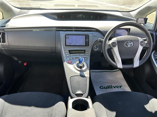 プリウス Ｓ　純正ナビ　車高調　社外グリル　Ｂカメ　ＥＴＣ　フロントカメラ　レーダー探知機　フルオートパワーウインドウ　スペアキー　電動格納ミラー　ドアバイザー　トノカバー　ＨＩＤヘッドライト　純正フロアマット（42枚目）