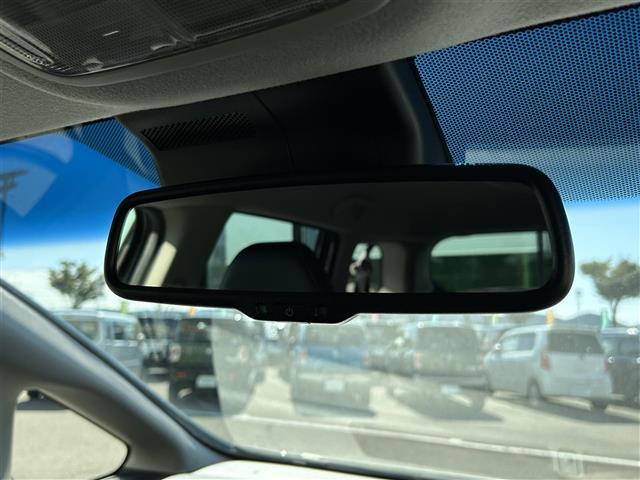 シャトル ハイブリッドZ ホンダセンシング ビルトインETC ホンダセンシング レーダークルーズコントロール 革巻きステアリング パドルシフト ステアリングスイッチ LEDヘッドライト フォグランプ オートライト ハーフレザーシート(2枚目)