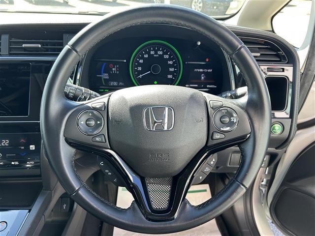 シャトル ハイブリッドZ ホンダセンシング ビルトインETC ホンダセンシング レーダークルーズコントロール 革巻きステアリング パドルシフト ステアリングスイッチ LEDヘッドライト フォグランプ オートライト ハーフレザーシート(4枚目)