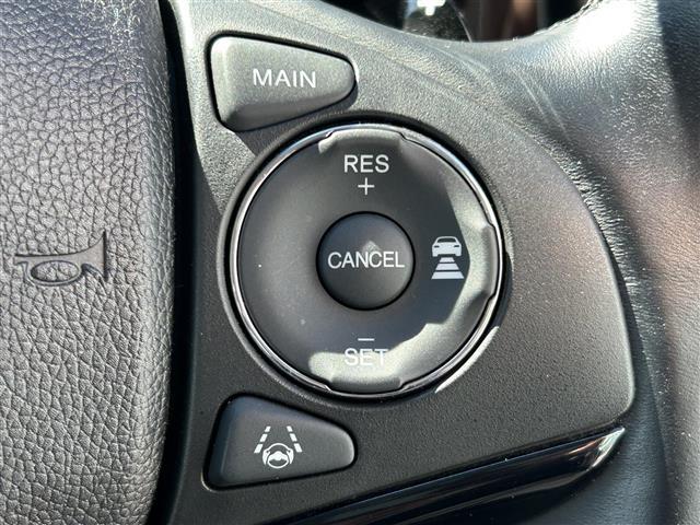 シャトル ハイブリッドZ ホンダセンシング ビルトインETC ホンダセンシング レーダークルーズコントロール 革巻きステアリング パドルシフト ステアリングスイッチ LEDヘッドライト フォグランプ オートライト ハーフレザーシート(5枚目)