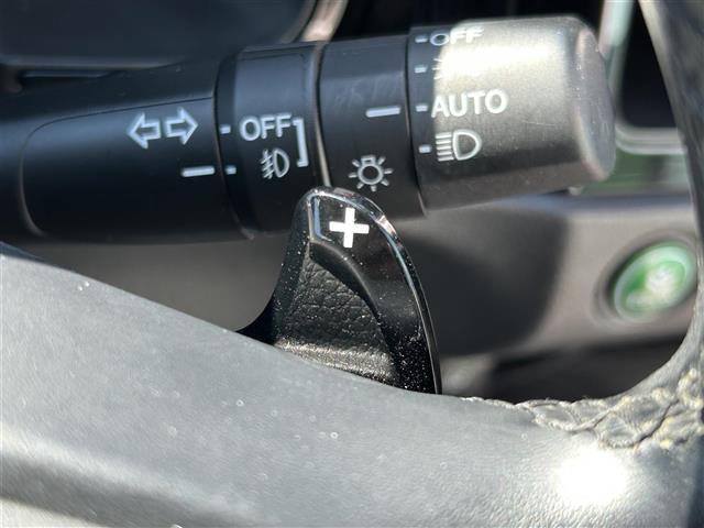 シャトル ハイブリッドZ ホンダセンシング ビルトインETC ホンダセンシング レーダークルーズコントロール 革巻きステアリング パドルシフト ステアリングスイッチ LEDヘッドライト フォグランプ オートライト ハーフレザーシート(8枚目)