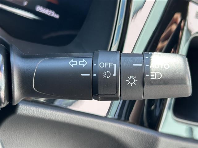 シャトル ハイブリッドZ ホンダセンシング ビルトインETC ホンダセンシング レーダークルーズコントロール 革巻きステアリング パドルシフト ステアリングスイッチ LEDヘッドライト フォグランプ オートライト ハーフレザーシート(12枚目)