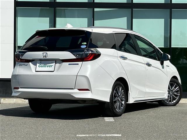 シャトル ハイブリッドZ ホンダセンシング ビルトインETC ホンダセンシング レーダークルーズコントロール 革巻きステアリング パドルシフト ステアリングスイッチ LEDヘッドライト フォグランプ オートライト ハーフレザーシート(17枚目)