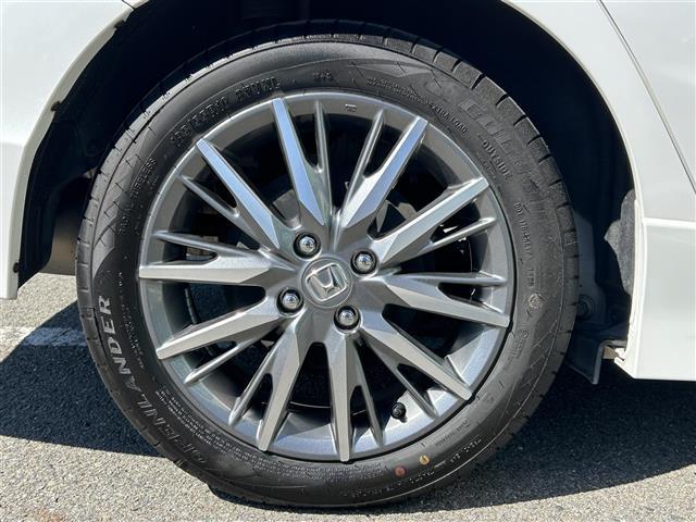 シャトル ハイブリッドZ ホンダセンシング ビルトインETC ホンダセンシング レーダークルーズコントロール 革巻きステアリング パドルシフト ステアリングスイッチ LEDヘッドライト フォグランプ オートライト ハーフレザーシート(22枚目)