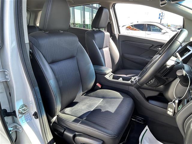 シャトル ハイブリッドZ ホンダセンシング ビルトインETC ホンダセンシング レーダークルーズコントロール 革巻きステアリング パドルシフト ステアリングスイッチ LEDヘッドライト フォグランプ オートライト ハーフレザーシート(23枚目)