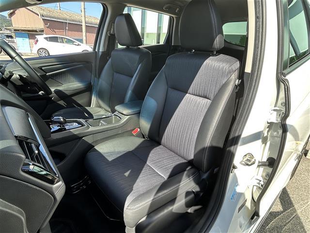 シャトル ハイブリッドZ ホンダセンシング ビルトインETC ホンダセンシング レーダークルーズコントロール 革巻きステアリング パドルシフト ステアリングスイッチ LEDヘッドライト フォグランプ オートライト ハーフレザーシート(24枚目)