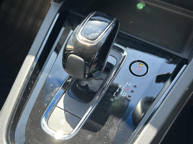 シャトル ハイブリッドZ ホンダセンシング ビルトインETC ホンダセンシング レーダークルーズコントロール 革巻きステアリング パドルシフト ステアリングスイッチ LEDヘッドライト フォグランプ オートライト ハーフレザーシート(32枚目)