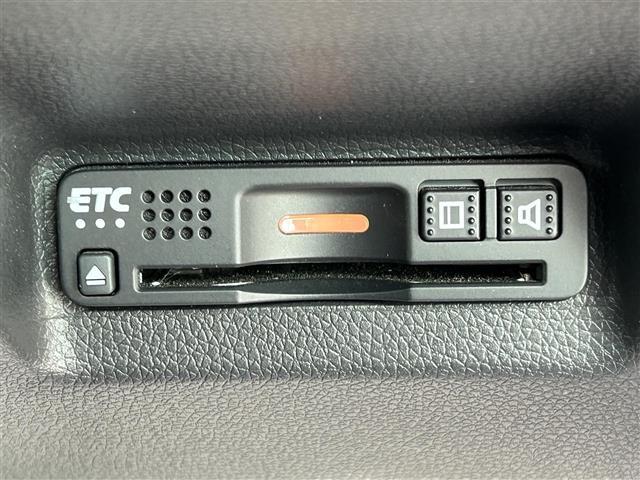 シャトル ハイブリッドZ ホンダセンシング ビルトインETC ホンダセンシング レーダークルーズコントロール 革巻きステアリング パドルシフト ステアリングスイッチ LEDヘッドライト フォグランプ オートライト ハーフレザーシート(36枚目)