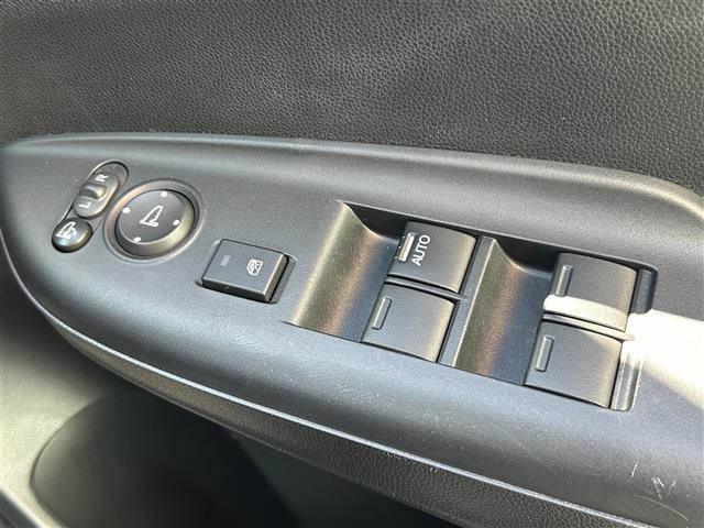 シャトル ハイブリッドZ ホンダセンシング ビルトインETC ホンダセンシング レーダークルーズコントロール 革巻きステアリング パドルシフト ステアリングスイッチ LEDヘッドライト フォグランプ オートライト ハーフレザーシート(37枚目)