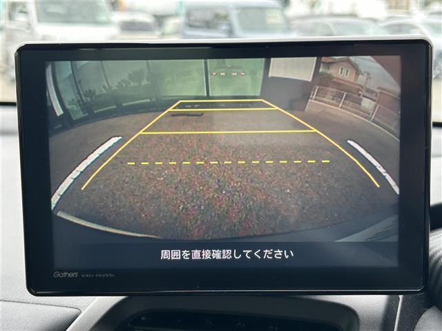 【バックモニター】後ろのカメラの映像をモニターに映し出すことができます!後方の見えない死角や、障害物との距離感をしっかり確認することができます。駐車が苦手な方におすすめです。