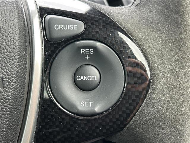 【クルーズコントロール】高速道路や自動車専用道路を走行中にドライバーが設定した速度で、アクセルペダルを踏まなくても、一定の車速で走行してくれます!