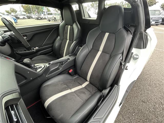 【助手席】きれいな助手席なので家族や友だちに乗ってもらっても安心です。