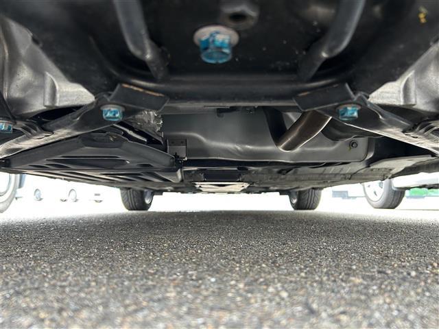 【下廻り】目立つ錆や、オイル漏れもなく安心です!掲載箇所以外にご希望の写真がございましたら、お気軽にお問い合わせ下さい!メールや郵送でお送りさせていただきます。