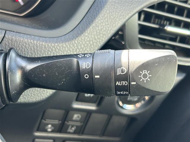 ノア Ｓｉ　ダブルバイビーＩＩＩ　社外ナビ　フルセグＴＶ　Ｂカメ　両側電動　衝突軽減　クルコン　ＬＤＡ　クリアランスソナー　ビルトインＥＴＣ　アイドリングストップ　ＬＥＤヘッドライト（9枚目）