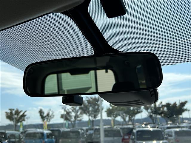 セレナ ｅ－パワー　ハイウェイスターＶ　純正１０インチナビ　全方位カメラ　社外フリップダウンモニター　両側パワスラ　ドラレコ　ＥＴＣ　プロパイロット　ハンズフリーオートスライド　ステリモ　オートライト　コーナーセンサー（3枚目）