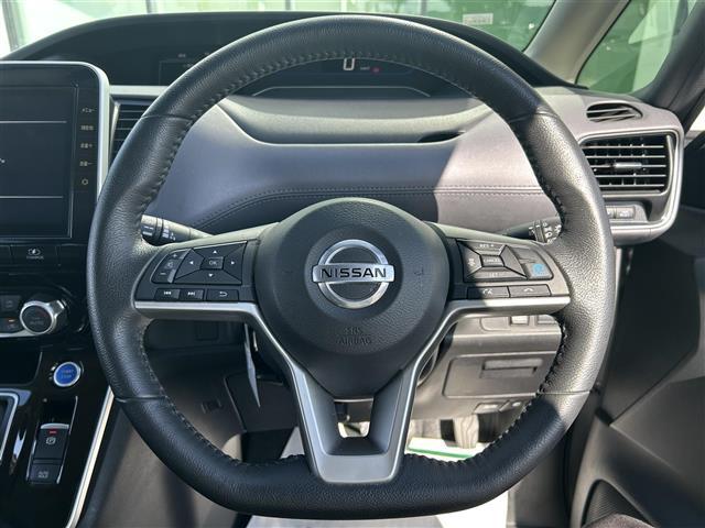 セレナ ｅ－パワー　ハイウェイスターＶ　純正１０インチナビ　全方位カメラ　社外フリップダウンモニター　両側パワスラ　ドラレコ　ＥＴＣ　プロパイロット　ハンズフリーオートスライド　ステリモ　オートライト　コーナーセンサー（5枚目）