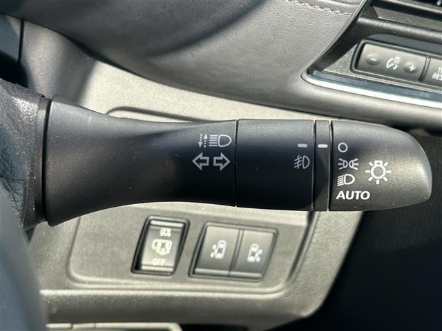 セレナ ｅ－パワー　ハイウェイスターＶ　純正１０インチナビ　全方位カメラ　社外フリップダウンモニター　両側パワスラ　ドラレコ　ＥＴＣ　プロパイロット　ハンズフリーオートスライド　ステリモ　オートライト　コーナーセンサー（9枚目）