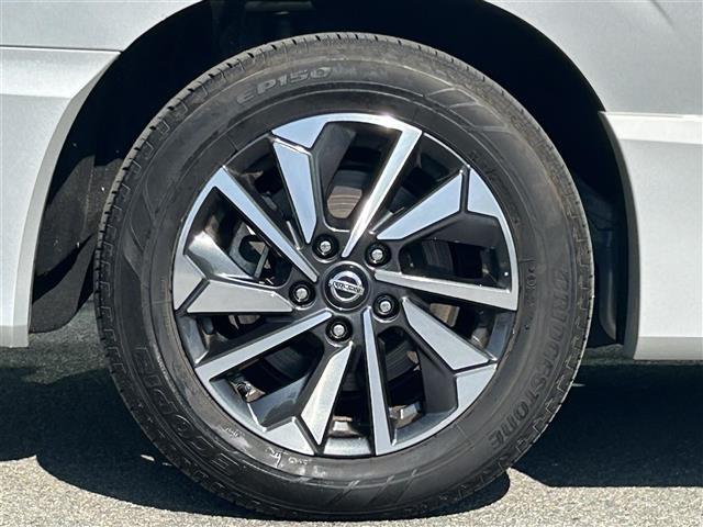 セレナ ｅ－パワー　ハイウェイスターＶ　純正１０インチナビ　全方位カメラ　社外フリップダウンモニター　両側パワスラ　ドラレコ　ＥＴＣ　プロパイロット　ハンズフリーオートスライド　ステリモ　オートライト　コーナーセンサー（19枚目）