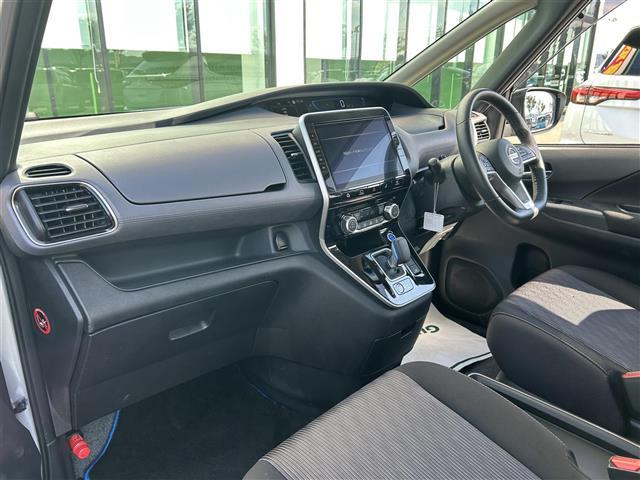 セレナ ｅ－パワー　ハイウェイスターＶ　純正１０インチナビ　全方位カメラ　社外フリップダウンモニター　両側パワスラ　ドラレコ　ＥＴＣ　プロパイロット　ハンズフリーオートスライド　ステリモ　オートライト　コーナーセンサー（22枚目）