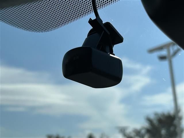 セレナ ｅ－パワー　ハイウェイスターＶ　純正１０インチナビ　全方位カメラ　社外フリップダウンモニター　両側パワスラ　ドラレコ　ＥＴＣ　プロパイロット　ハンズフリーオートスライド　ステリモ　オートライト　コーナーセンサー（33枚目）