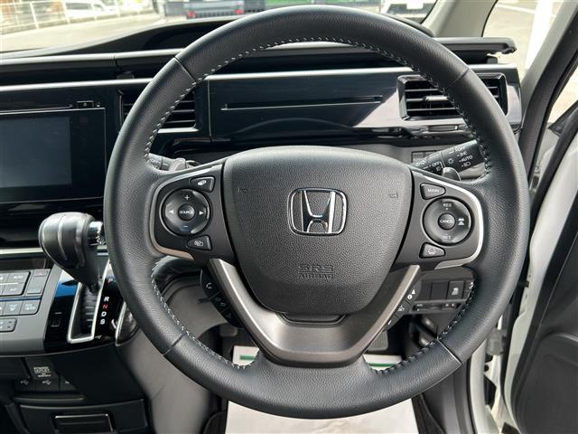 ステップワゴンスパーダ スパーダ・クールスピリット 純正ナビ 全方位カメラ 純正フリップダウンモニター ドラレコ 両側パワスラ ETC シートヒーター オートライト 衝突軽減ブレーキ クルーズコントロール パドルシフト ステアリングリモコン(6枚目)