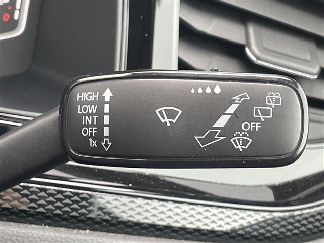 ポロ TSIアクティブ 純正ディスプレイオーディオ バックカメラ 前後ドラレコ ETC2.0 ステリモ パドルシフト 前後コーナーセンサー 置くだけ充電器 レーダークルコン LEDヘッドライト オートライト Pスタート(13枚目)