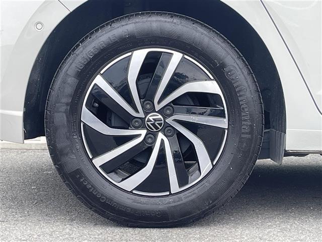 ポロ TSIアクティブ 純正ディスプレイオーディオ バックカメラ 前後ドラレコ ETC2.0 ステリモ パドルシフト 前後コーナーセンサー 置くだけ充電器 レーダークルコン LEDヘッドライト オートライト Pスタート(23枚目)