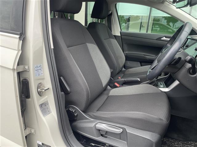 ポロ TSIアクティブ 純正ディスプレイオーディオ バックカメラ 前後ドラレコ ETC2.0 ステリモ パドルシフト 前後コーナーセンサー 置くだけ充電器 レーダークルコン LEDヘッドライト オートライト Pスタート(25枚目)