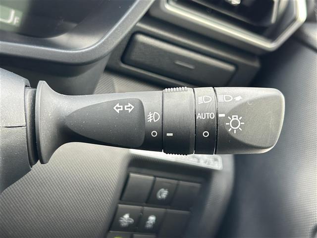 ライズ Ｚ　社外９インチナビ　バックカメラ　ビルトインＥＴＣ　ドライブレコーダー　レーダークルーズコントロール　クリアランスソナー　前席シートヒーター　革ステアリング　ステアリングスイッチ　オートライト（12枚目）