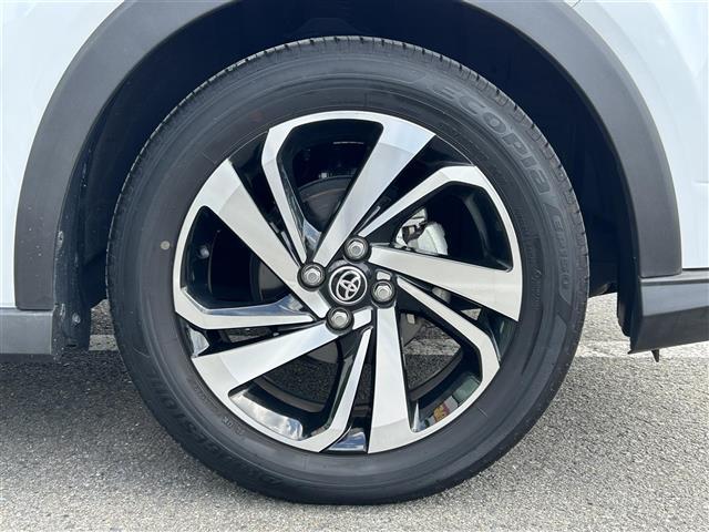 ライズ Ｚ　社外９インチナビ　バックカメラ　ビルトインＥＴＣ　ドライブレコーダー　レーダークルーズコントロール　クリアランスソナー　前席シートヒーター　革ステアリング　ステアリングスイッチ　オートライト（21枚目）