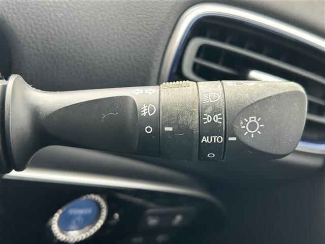 プリウス Ａツーリングセレクション　純正９インチナビ　バックカメラ　モデリスタエアロ　ドラレコ　ＥＴＣ　ブラインドスポットモニター　レーダークルコン　ヘッドアップディスプレイ　オートライト　シートヒーター　ステリモ　衝突軽減ブレーキ（12枚目）