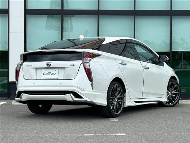 プリウス Ａツーリングセレクション　純正９インチナビ　バックカメラ　モデリスタエアロ　ドラレコ　ＥＴＣ　ブラインドスポットモニター　レーダークルコン　ヘッドアップディスプレイ　オートライト　シートヒーター　ステリモ　衝突軽減ブレーキ（17枚目）