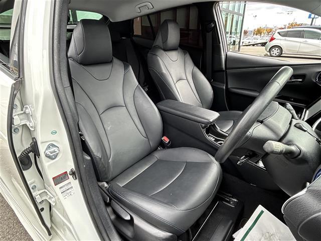 プリウス Ａツーリングセレクション　純正９インチナビ　バックカメラ　モデリスタエアロ　ドラレコ　ＥＴＣ　ブラインドスポットモニター　レーダークルコン　ヘッドアップディスプレイ　オートライト　シートヒーター　ステリモ　衝突軽減ブレーキ（25枚目）