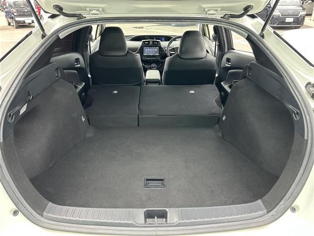 プリウス Ａツーリングセレクション　純正９インチナビ　バックカメラ　モデリスタエアロ　ドラレコ　ＥＴＣ　ブラインドスポットモニター　レーダークルコン　ヘッドアップディスプレイ　オートライト　シートヒーター　ステリモ　衝突軽減ブレーキ（31枚目）