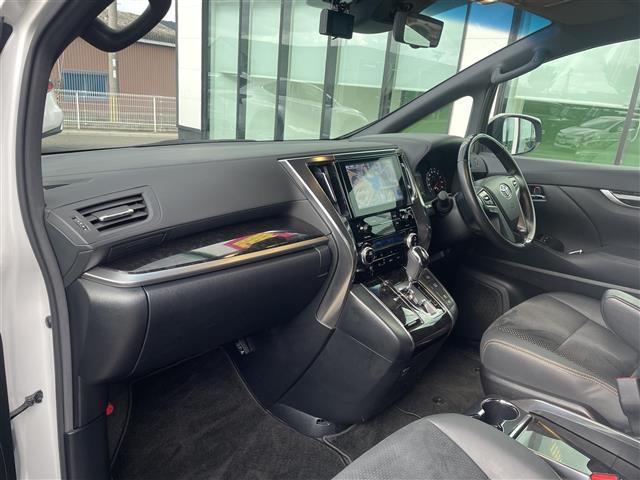 ヴェルファイア ２．５Ｚ　ゴールデンアイズ　純正ナビ　フルセグＴＶ　Ｂカメ　純正フリップダウンモニター　デジタルインナーミラー　両側電動扉　衝突軽減　追従走行　ドラレコ　ビルトインＥＴＣ　ＰＢドア　純正ＡＷ　ＬＥＤヘッド（30枚目）