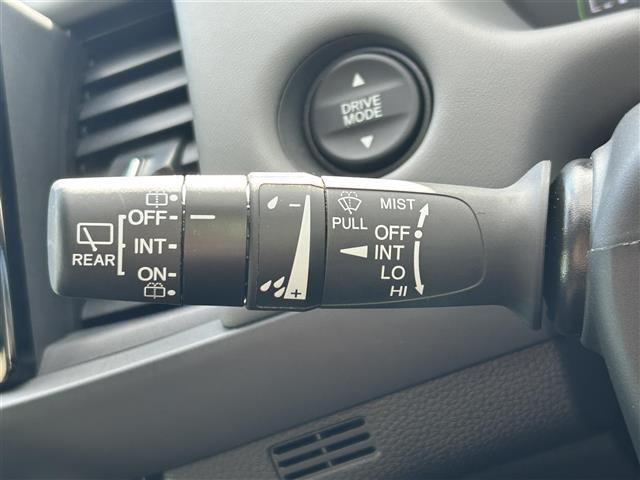 フィット ｅ：ＨＥＶ　ＲＳ　衝突軽減　純正ＡＷ　ＥＴＣ　ＡＣＣ　ドラレコ　Ｂカメ　純正ディスプレイオーディオ　横滑り防止機能　レーンキープアシスト　コーナーセンサー　電動パーキング　オートホールド　ＬＥＤヘッドライト（10枚目）