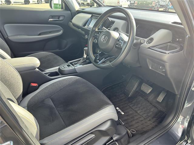 フィット ｅ：ＨＥＶ　ＲＳ　衝突軽減　純正ＡＷ　ＥＴＣ　ＡＣＣ　ドラレコ　Ｂカメ　純正ディスプレイオーディオ　横滑り防止機能　レーンキープアシスト　コーナーセンサー　電動パーキング　オートホールド　ＬＥＤヘッドライト（24枚目）