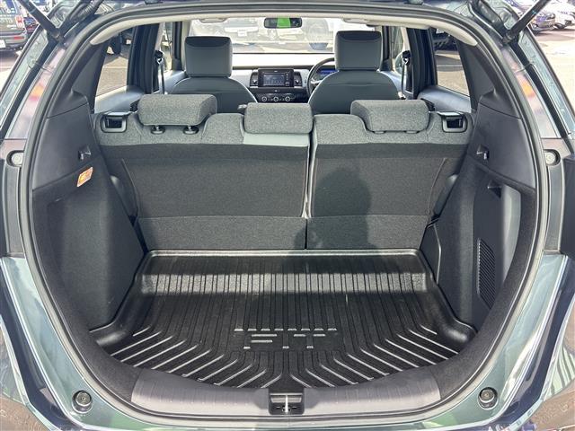 フィット ｅ：ＨＥＶ　ＲＳ　衝突軽減　純正ＡＷ　ＥＴＣ　ＡＣＣ　ドラレコ　Ｂカメ　純正ディスプレイオーディオ　横滑り防止機能　レーンキープアシスト　コーナーセンサー　電動パーキング　オートホールド　ＬＥＤヘッドライト（29枚目）