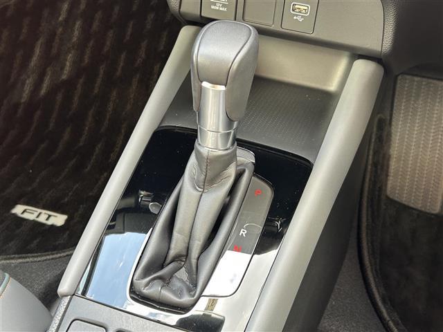 フィット ｅ：ＨＥＶ　ＲＳ　衝突軽減　純正ＡＷ　ＥＴＣ　ＡＣＣ　ドラレコ　Ｂカメ　純正ディスプレイオーディオ　横滑り防止機能　レーンキープアシスト　コーナーセンサー　電動パーキング　オートホールド　ＬＥＤヘッドライト（31枚目）