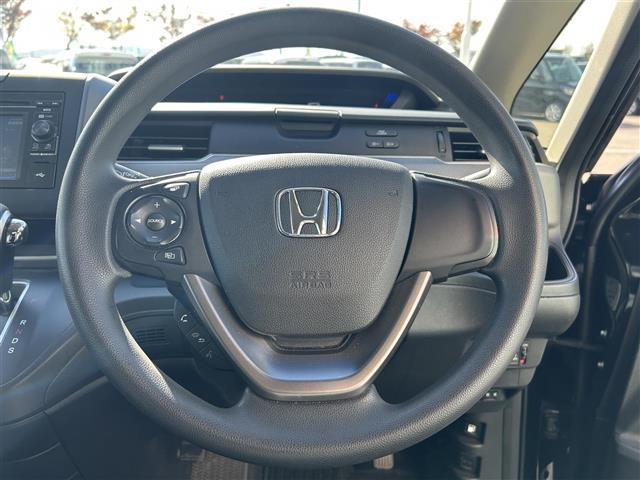 フリード＋ Ｇ　純正ＤＯ　両側パワースライドドア　ドライブレコーダー　ＥＴＣ　横滑り防止　プッシュスタート　オートエアコン　アイドリングストップ　スマートキー　純正マット　ハロゲンヘッドライト（6枚目）