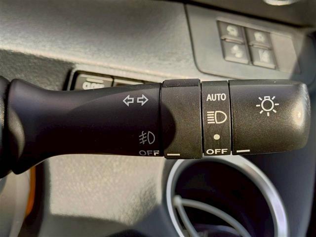 シエンタ ファンベースＧ　セーフティＥＤ　純正ナビ　フルセグＴＶ　全方位　両側電動扉　衝突軽減　クルコン　クリアランスソナー　シートヒーター　ドラレコ　純正ビルトインＥＴＣ　ＬＥＤヘッド　フォグランプ　オートライト　オートマチックハイビーム（11枚目）