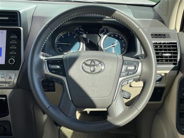 ランドクルーザープラド ＴＸ　Ｌパッケージ　マットブラックエディション　純正９インチナビ　全方位カメラ　パワーシート　シートヒーター　シートベンチレーション　ビルトインＥＴＣ２．０　レーダークルコン　ステリモ　ブラインドスポットモニター　オートライト　ＬＥＤヘッドライト（7枚目）