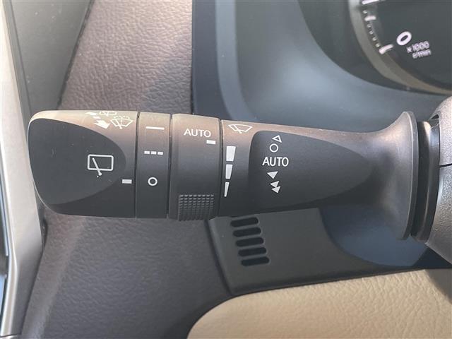 ランドクルーザープラド ＴＸ　Ｌパッケージ　マットブラックエディション　純正９インチナビ　全方位カメラ　パワーシート　シートヒーター　シートベンチレーション　ビルトインＥＴＣ２．０　レーダークルコン　ステリモ　ブラインドスポットモニター　オートライト　ＬＥＤヘッドライト（11枚目）