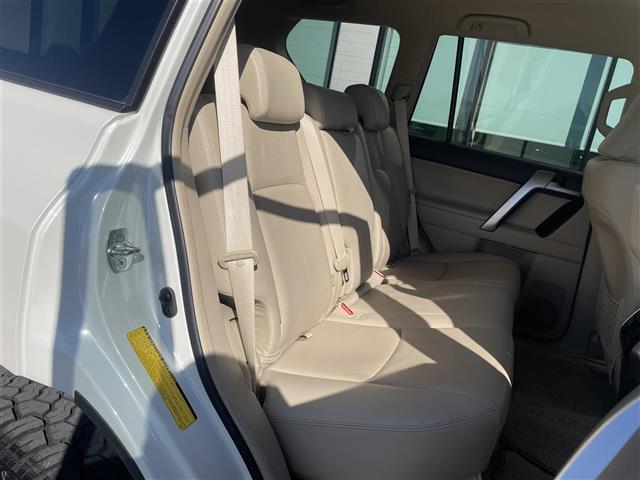 ランドクルーザープラド ＴＸ　Ｌパッケージ　マットブラックエディション　純正９インチナビ　全方位カメラ　パワーシート　シートヒーター　シートベンチレーション　ビルトインＥＴＣ２．０　レーダークルコン　ステリモ　ブラインドスポットモニター　オートライト　ＬＥＤヘッドライト（27枚目）