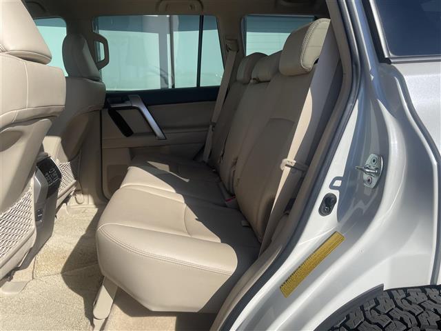 ランドクルーザープラド ＴＸ　Ｌパッケージ　マットブラックエディション　純正９インチナビ　全方位カメラ　パワーシート　シートヒーター　シートベンチレーション　ビルトインＥＴＣ２．０　レーダークルコン　ステリモ　ブラインドスポットモニター　オートライト　ＬＥＤヘッドライト（28枚目）