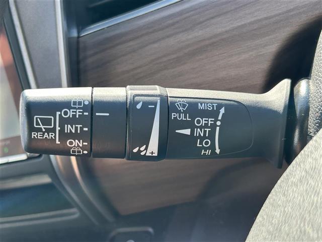 フリード Ｇ・ホンダセンシング　純正ナビ　フルセグＴＶ　Ｂカメ　両側電動扉　衝突軽減　クルコン　横滑り防止機能　アイドリングストップ　ドラレコ　ＥＴＣ　シートヒーター　ＬＥＤヘッド　オートライト（11枚目）