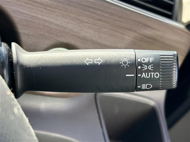 フリード Ｇ・ホンダセンシング　純正ナビ　フルセグＴＶ　Ｂカメ　両側電動扉　衝突軽減　クルコン　横滑り防止機能　アイドリングストップ　ドラレコ　ＥＴＣ　シートヒーター　ＬＥＤヘッド　オートライト（12枚目）