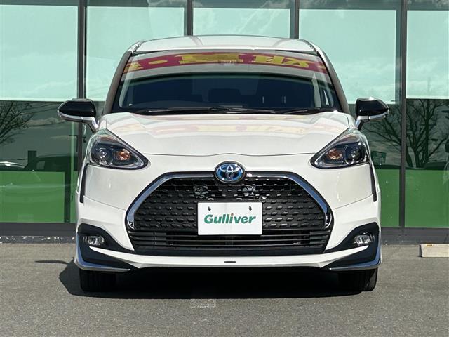 シエンタ ハイブリッドG 社外10インチフローティングナビ バックカメラ 両側パワースライドドア モデリスタエアロ 運転席シートヒーター 革巻きステアリング ステアリングスイッチ 衝突軽減カメラ 車線逸脱防止機能 クルコン(12枚目)