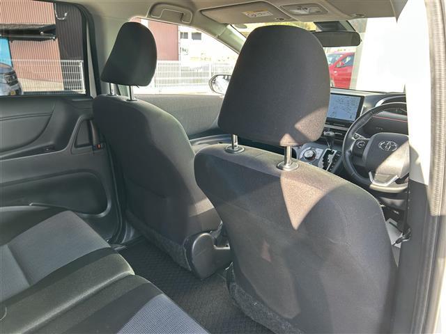 シエンタ ハイブリッドG 社外10インチフローティングナビ バックカメラ 両側パワースライドドア モデリスタエアロ 運転席シートヒーター 革巻きステアリング ステアリングスイッチ 衝突軽減カメラ 車線逸脱防止機能 クルコン(28枚目)